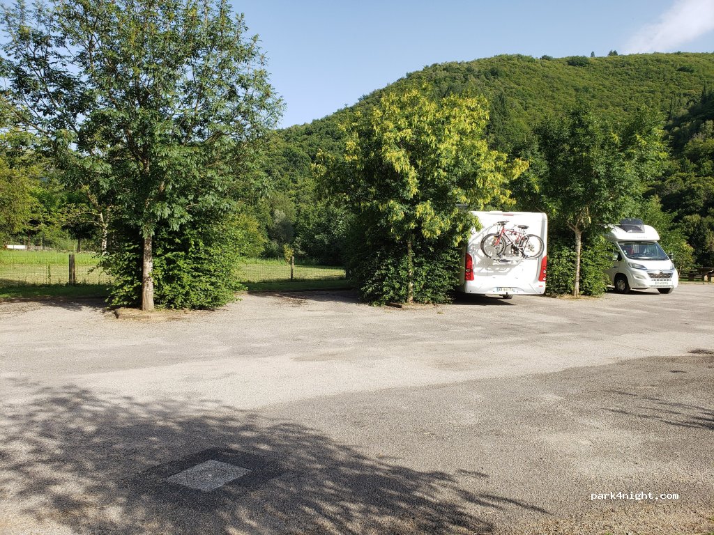 (15120) Vieillevie - D141 — foto