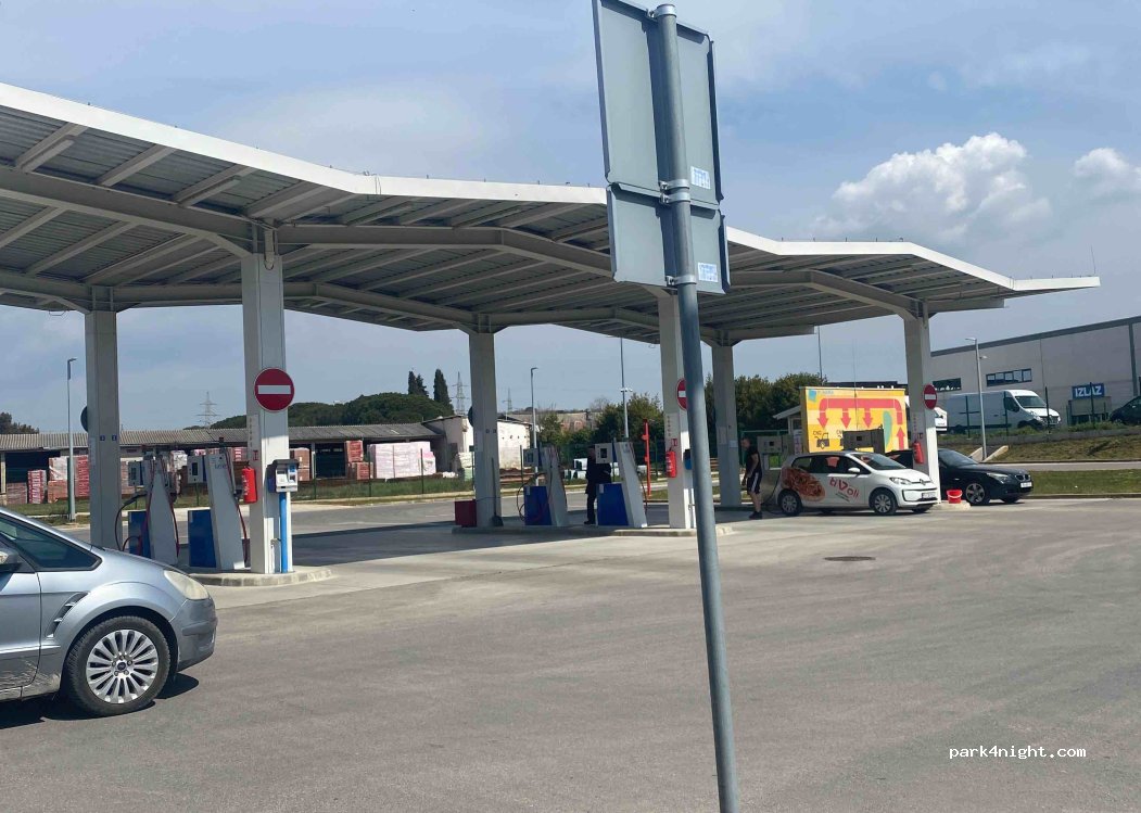 (52100) Pula - 17 Industrijska ulica — foto