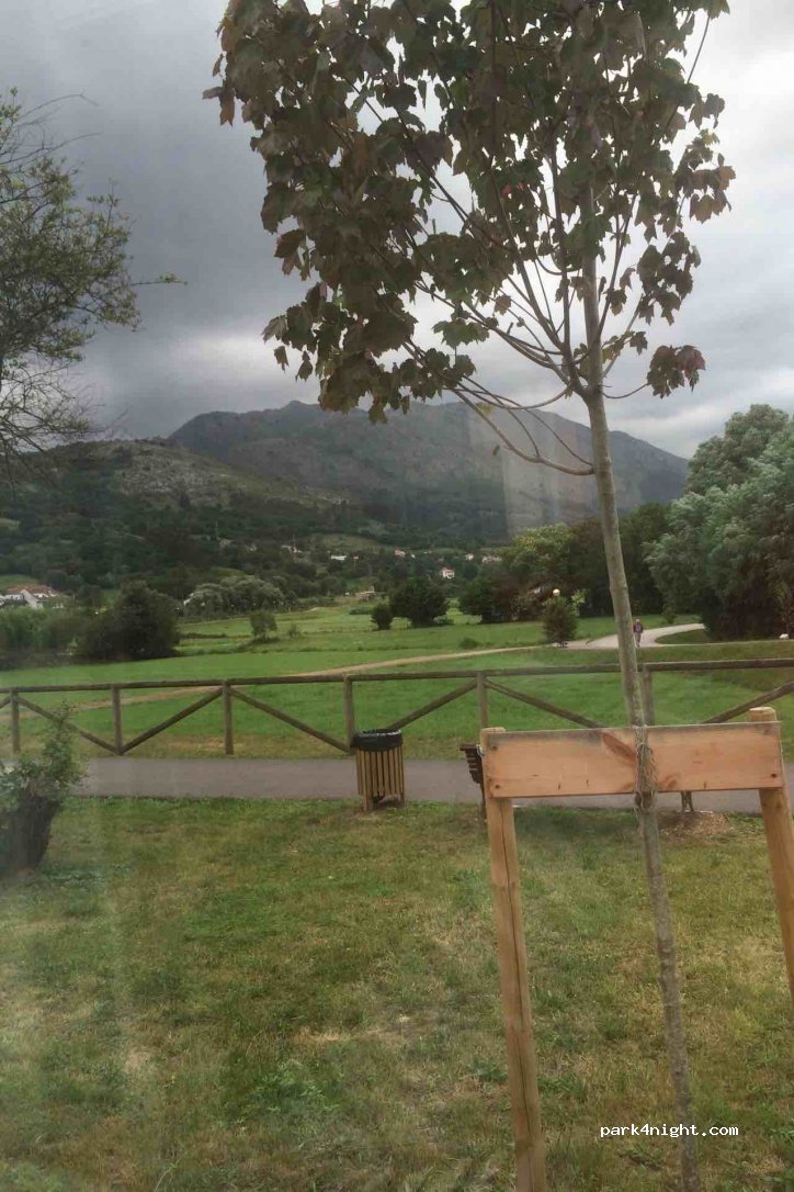 (33570) Panes - Calle Río Deva — foto