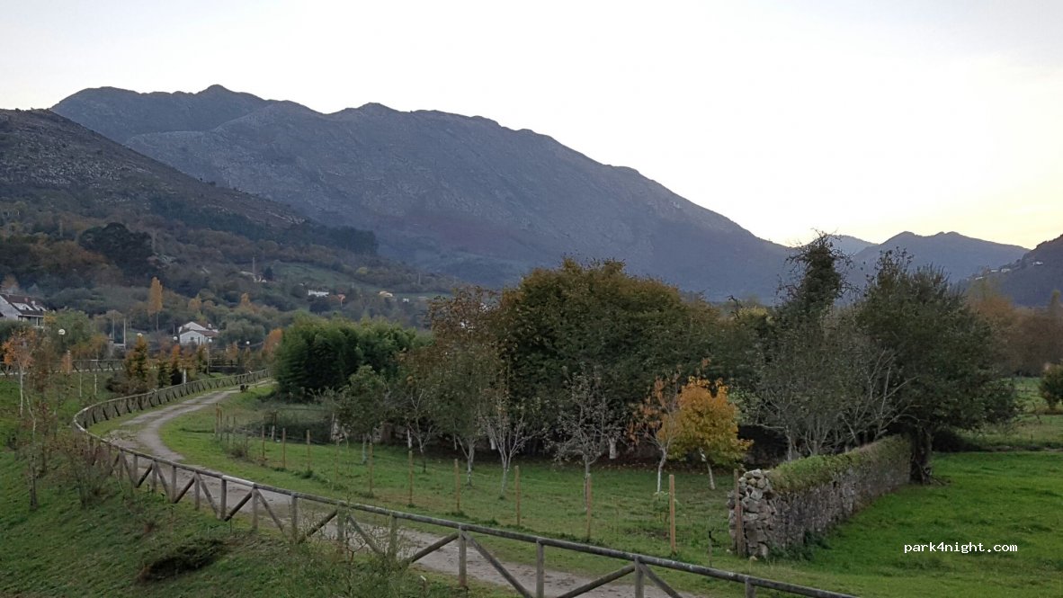 (33570) Panes - Calle Río Deva — foto 3