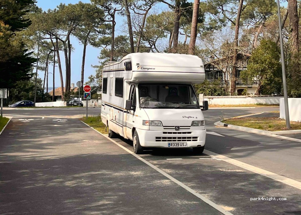 (33115) La Teste-de-Buch - 69 Avenue Louis Gaume — foto 4