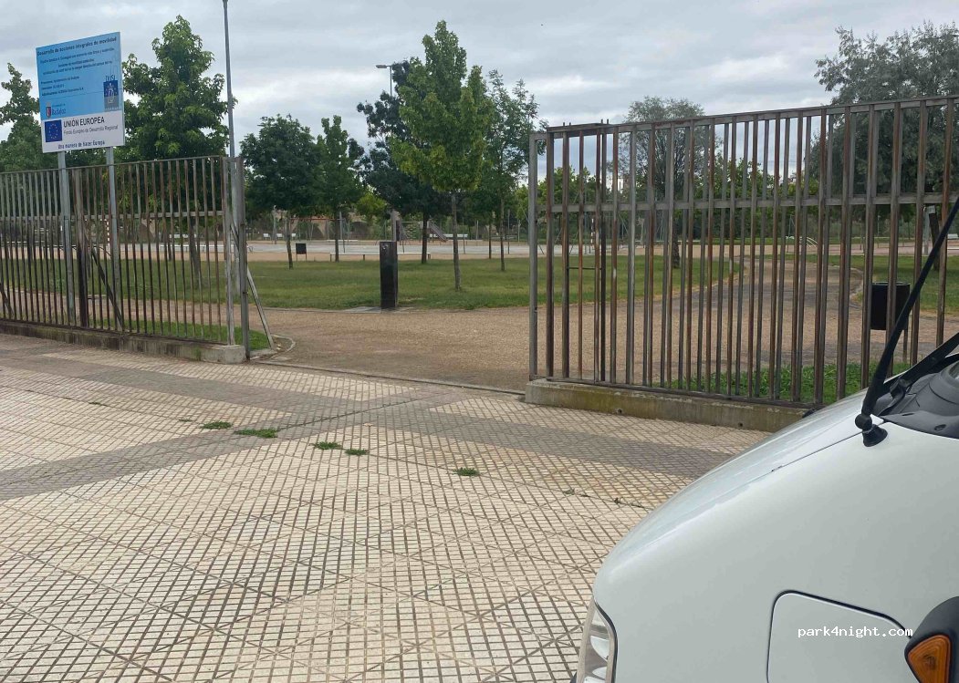 (06006) Badajoz - 10 Calle Moreras — foto 2