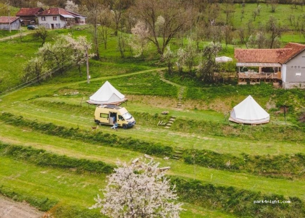 Camping Călătorul — foto