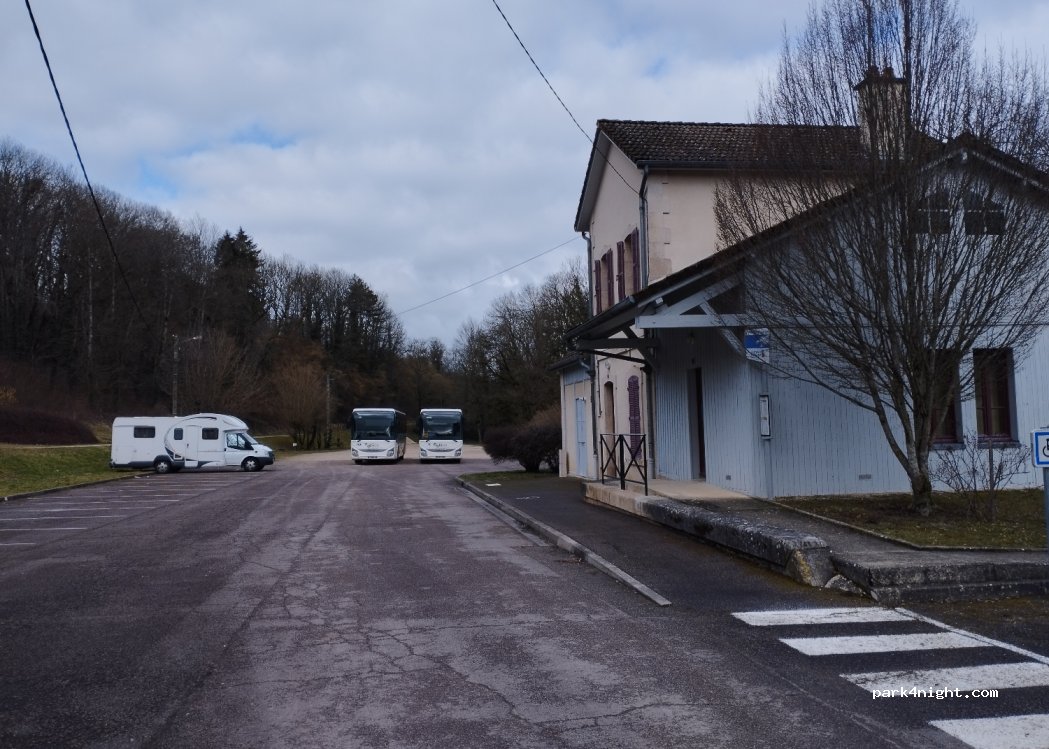 (21510) Aignay-le-Duc - 1 Place Charles de Gaulle — foto 3