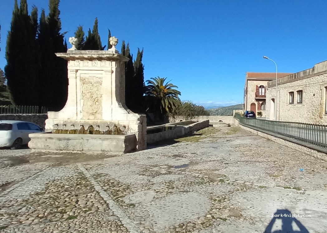 (92020) Racalmuto - Piazza Fontana — foto