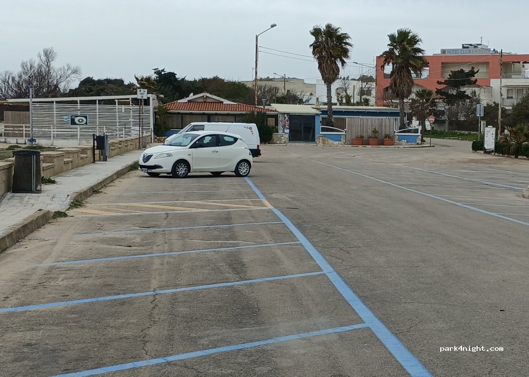 (73059) Lido Marini - 8 Lungomare F. Rubichi — foto 2