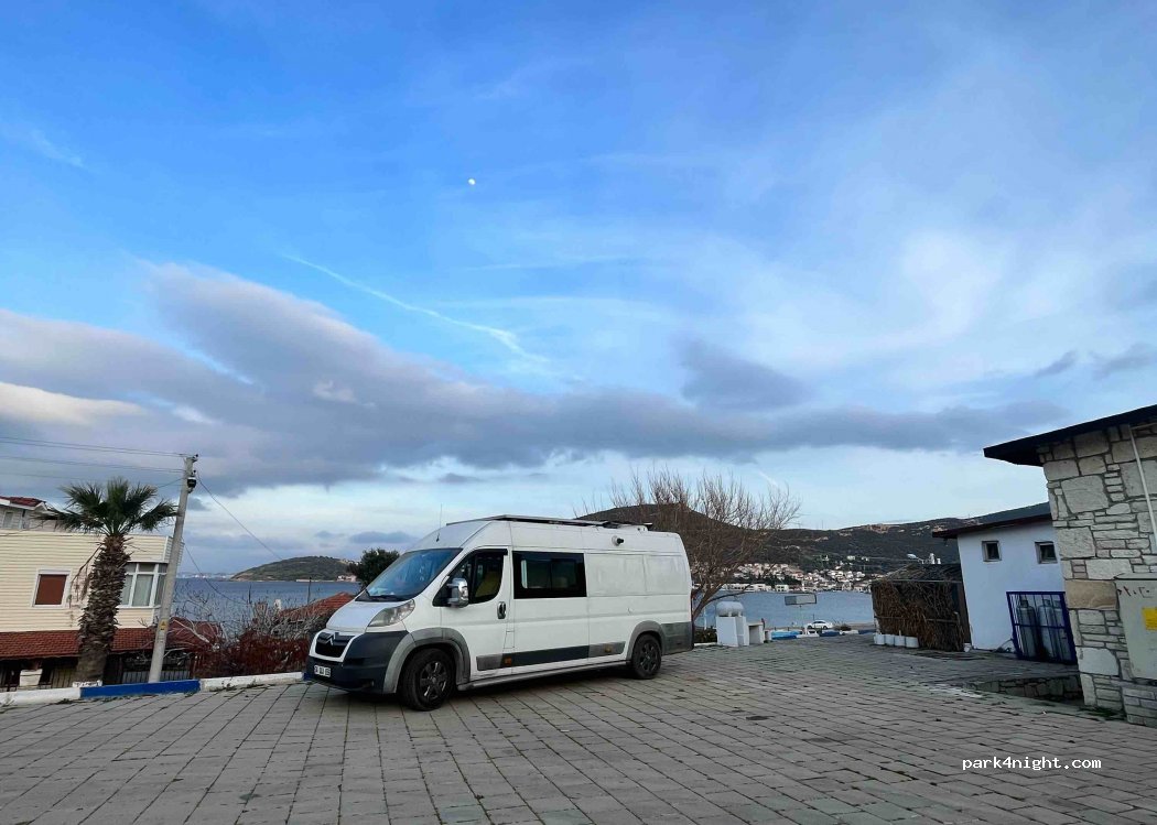 (35687) Foça - 145 Ali Stair Caddesi — foto