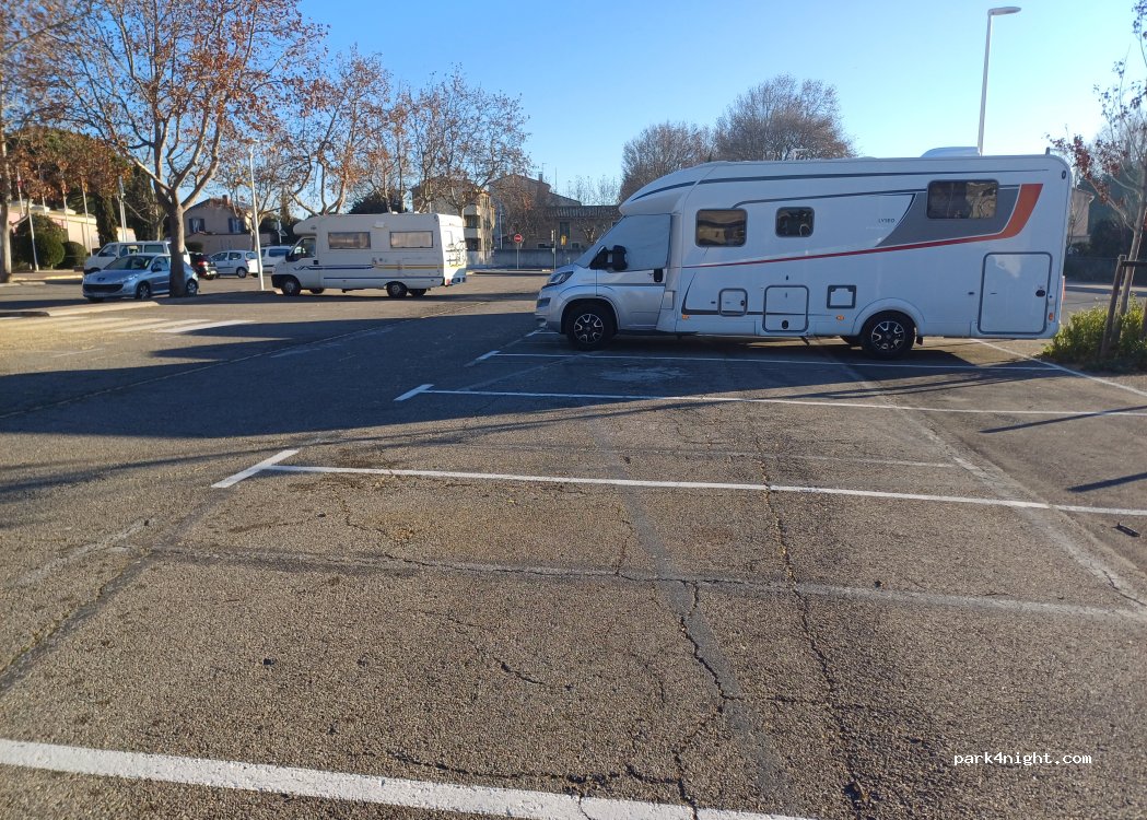 Aire de camping-cars Saint-Martin-de-Crau — foto 4