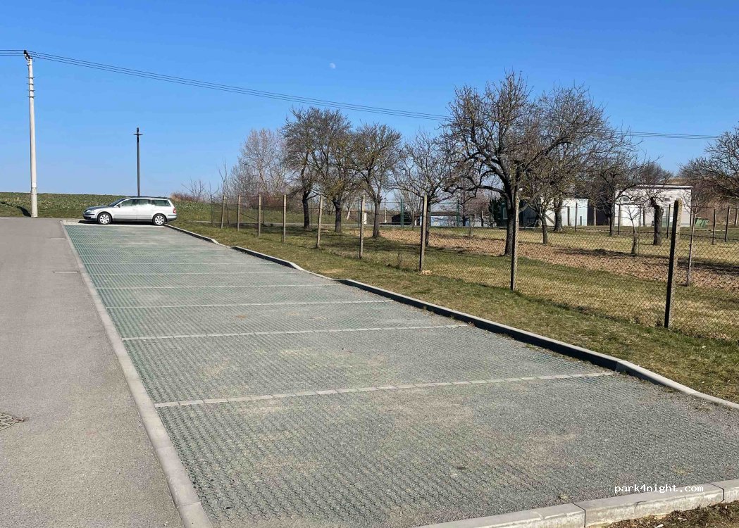 (664 51) Šlapanice - Hřbitovní — foto 2