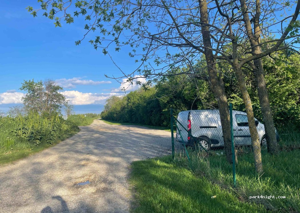 (7111) Parndorf - Budapester Strasse — foto