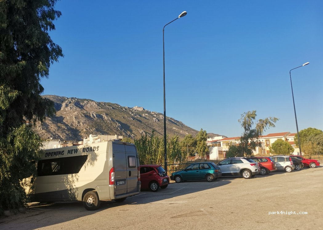 (203 00) Loutraki - 2 Ionias — foto