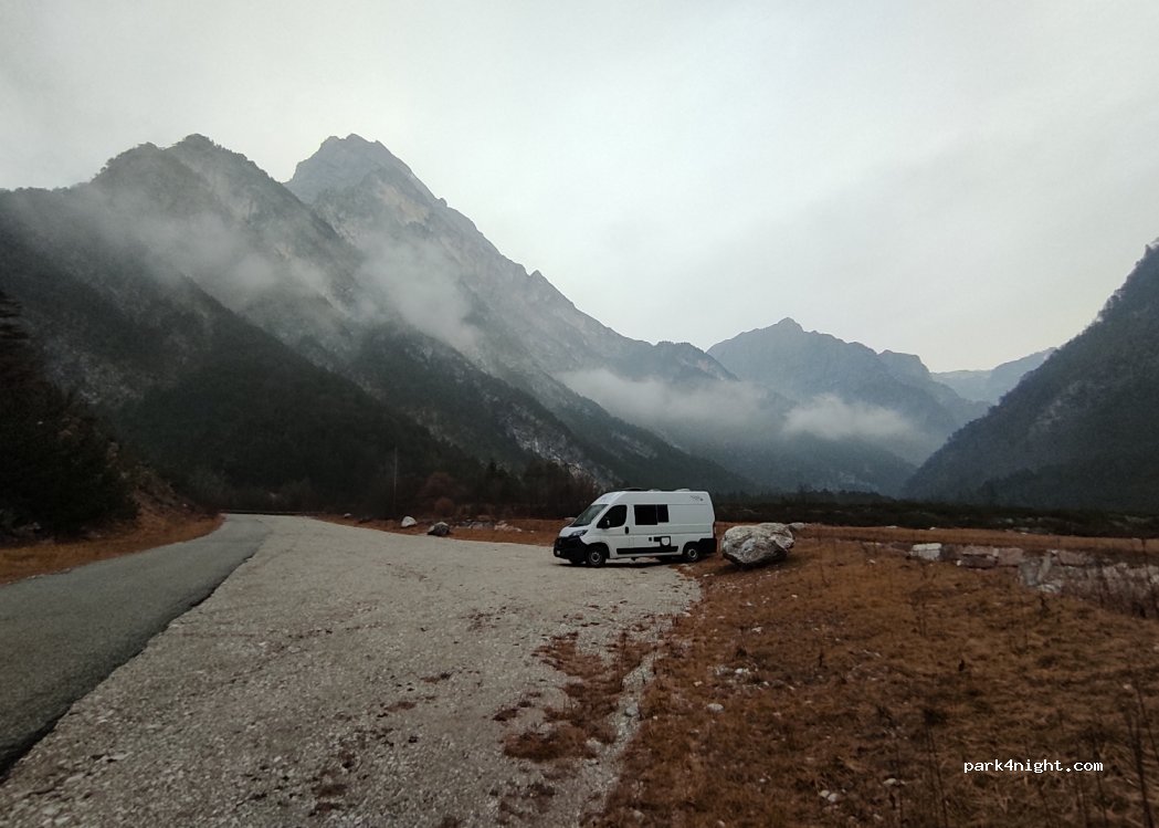(33080) Cimolais - Unnamed Road — foto