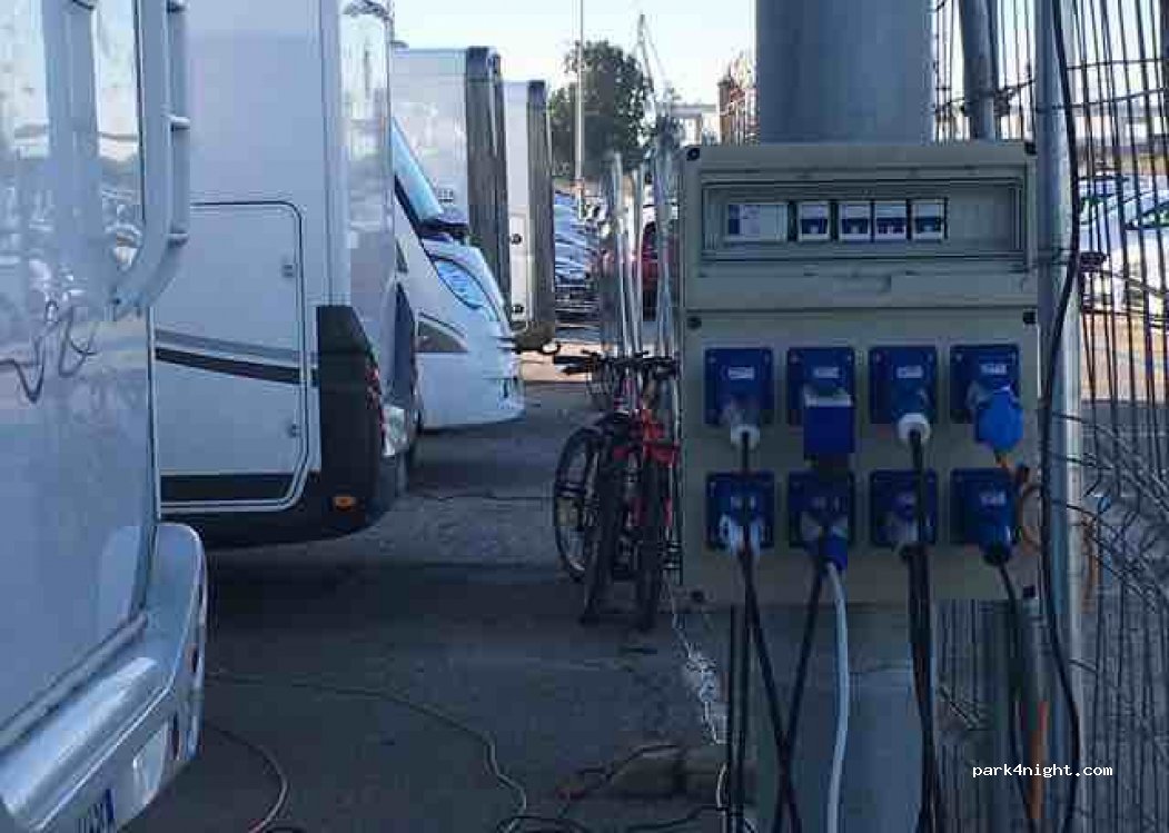 Área Autocaravanas Sevilla — foto