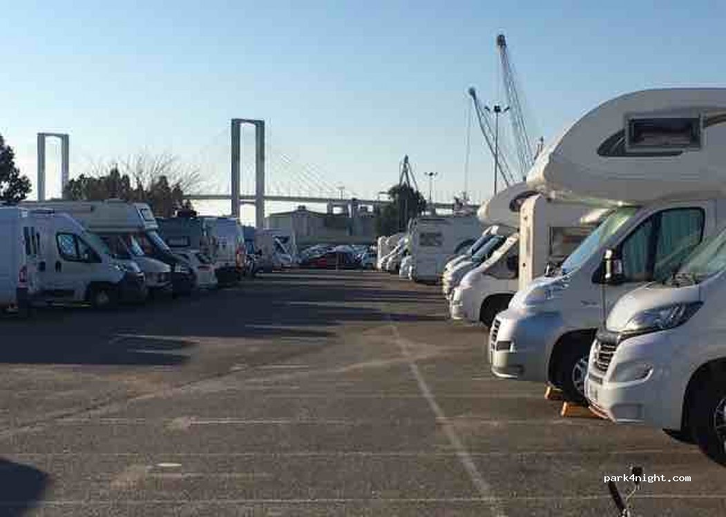 Área Autocaravanas Sevilla — foto 2