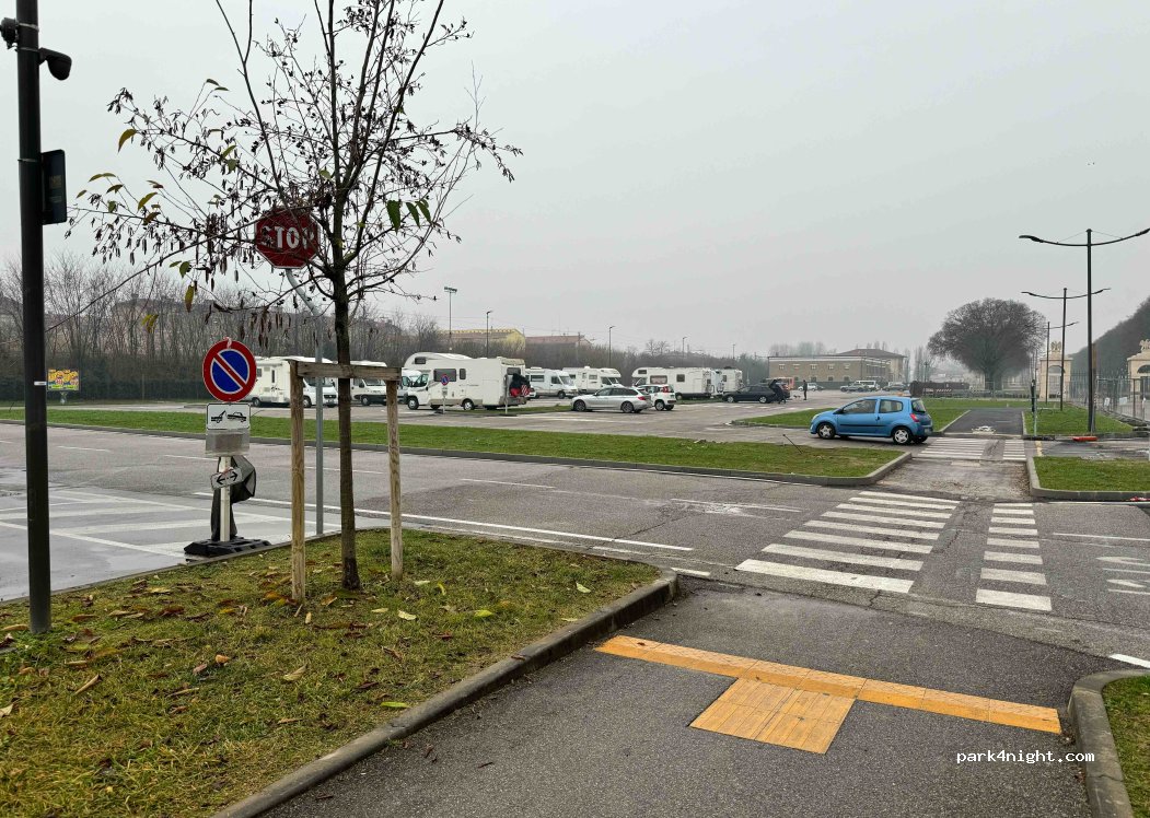 (46100) Mantova - Viale Te — foto 2