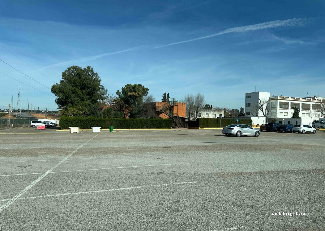 (41500) Alcalá de Guadaíra - 4 Urbanizacion el Eucaliptal — foto