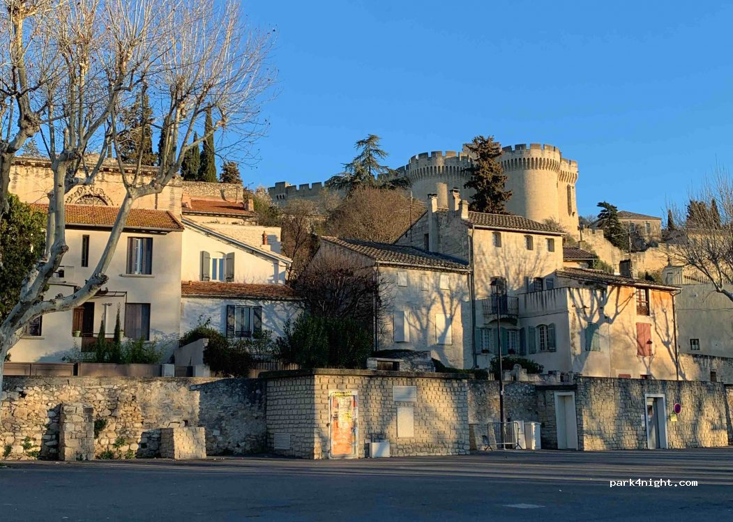 (30400) Villeneuve-lès-Avignon - 1 Place Charles David — foto