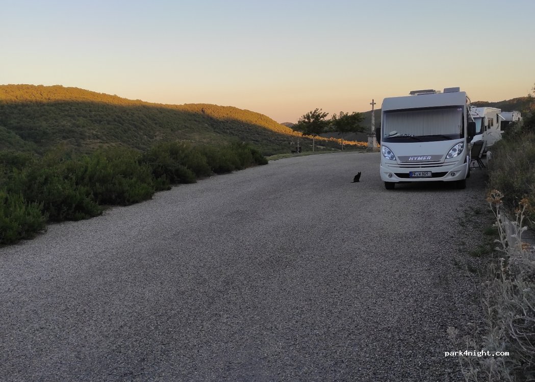 Aire de camping-cars Aubignas — foto