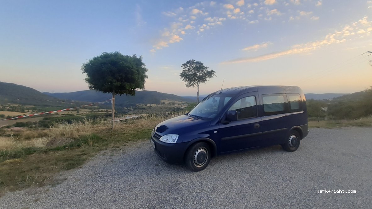 Aire de camping-cars Aubignas — foto 2