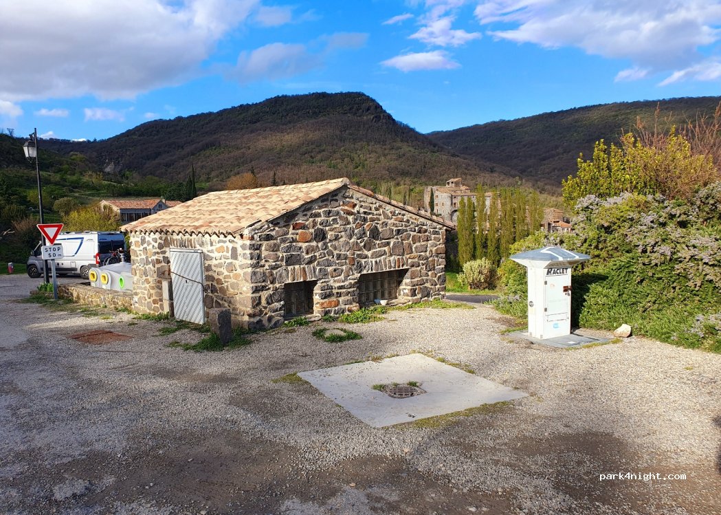 Aire de camping-cars Aubignas — foto 3