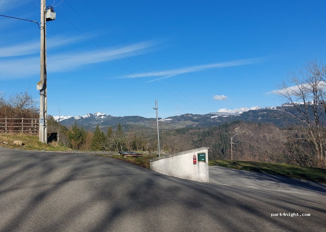 (74250) Fillinges - 2465 Route des Voirons — foto