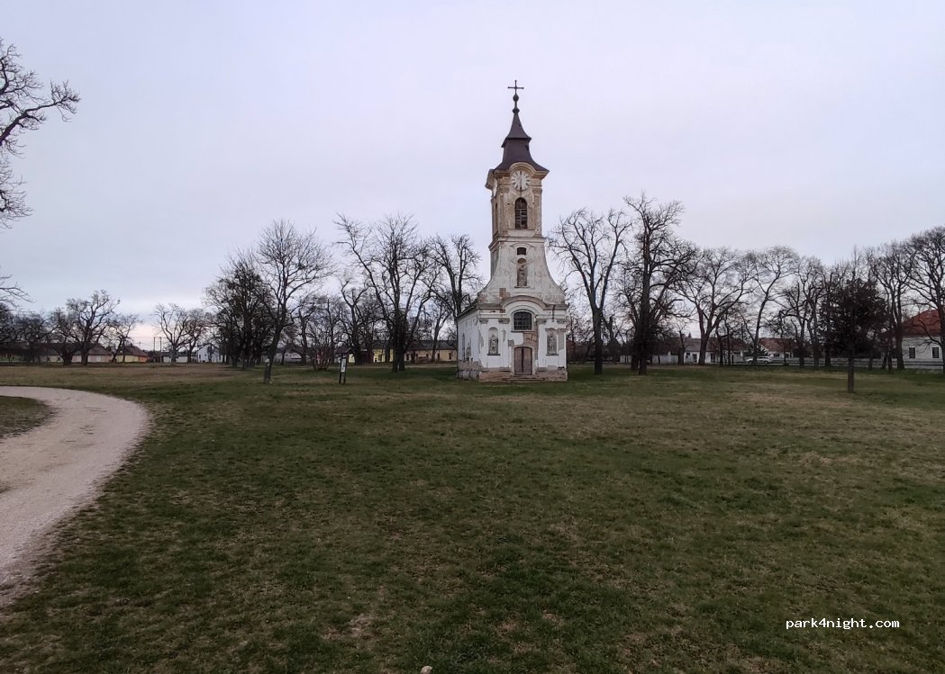 (8093) Lovasberény - 935/V park tér — foto