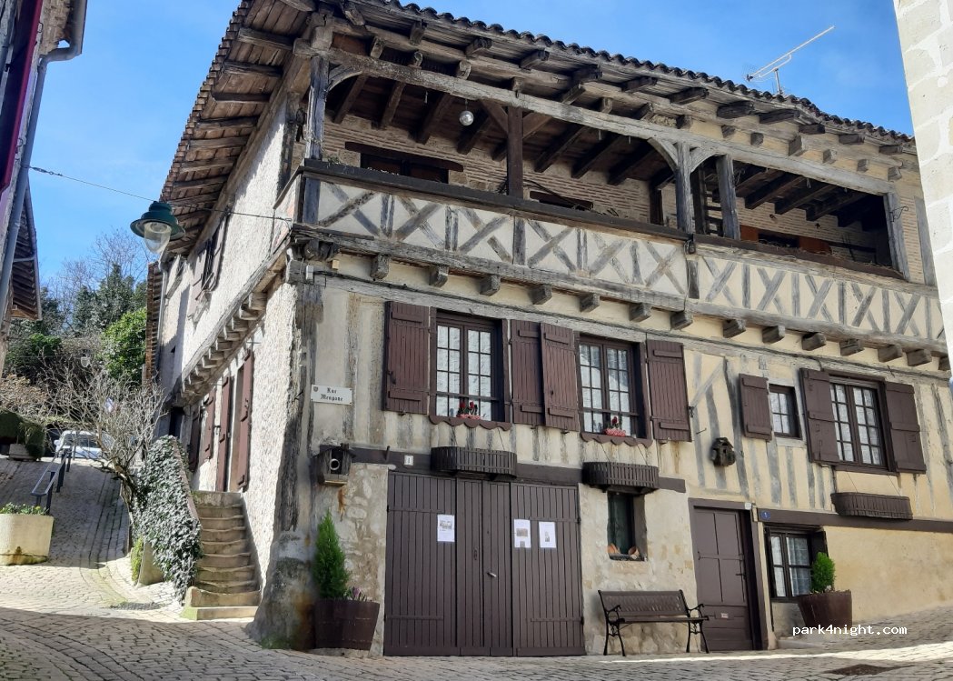 (47290) Cancon - 6 Place de l'Église — foto