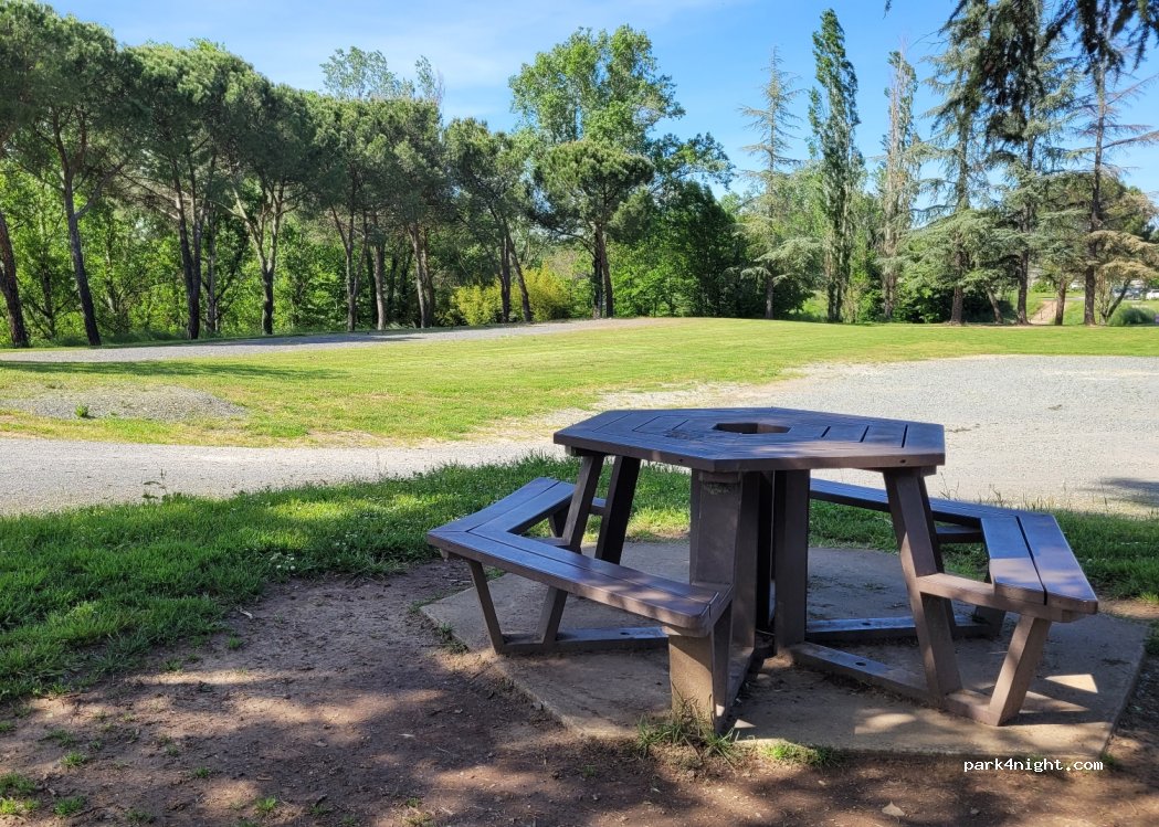 Aire d'accueil Camping-Cars d'Albi Pratgraussals — foto 3