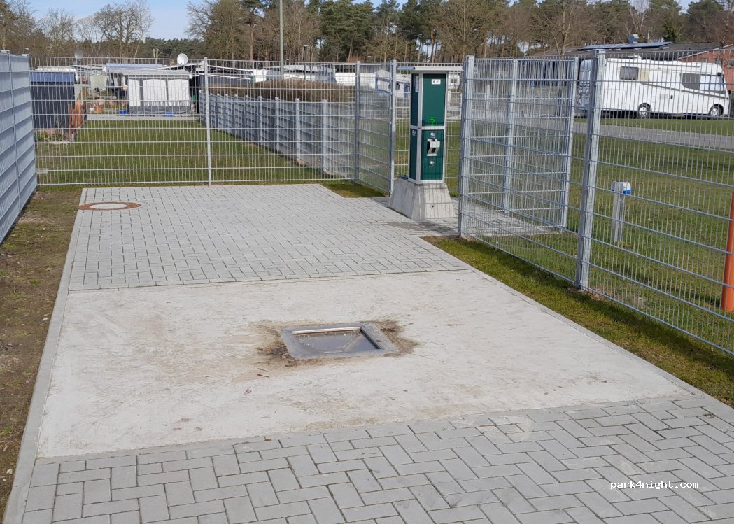 Wohnmobilstellplatz vor dem Camping Park Haddorfer Seen — foto 3