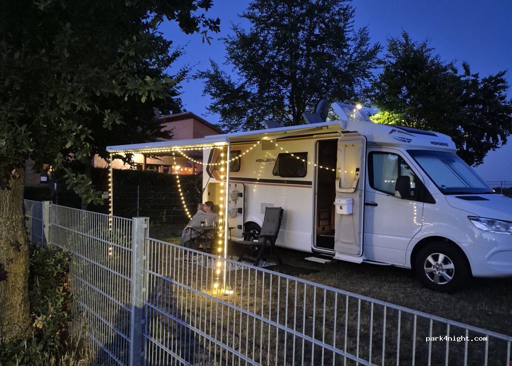Wohnmobilstellplatz vor dem Camping Park Haddorfer Seen — foto 5