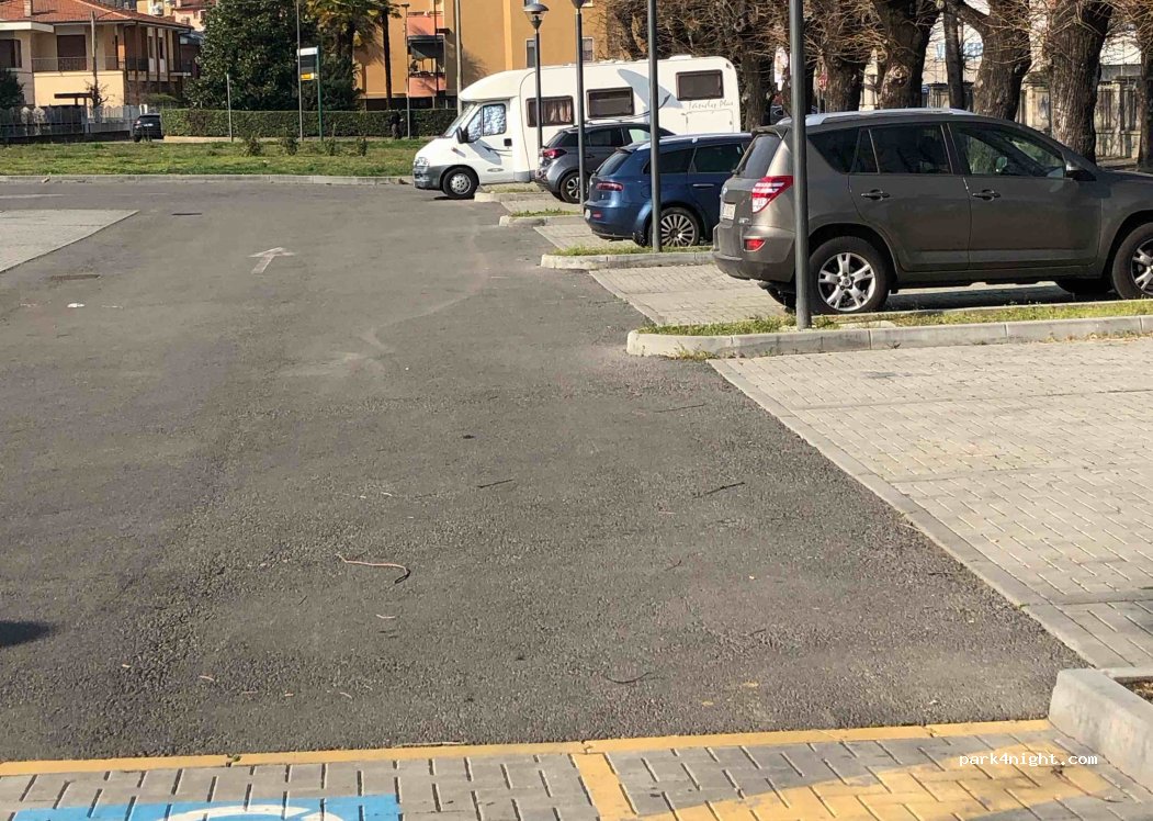 (28041) Arona - 75 Via Vittorio Veneto — foto 2