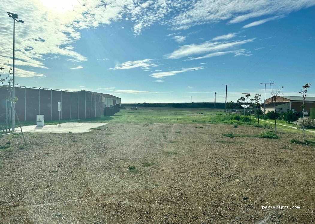 (34300) Paredes de Nava - 20 Carretera Circunvalación — foto 5