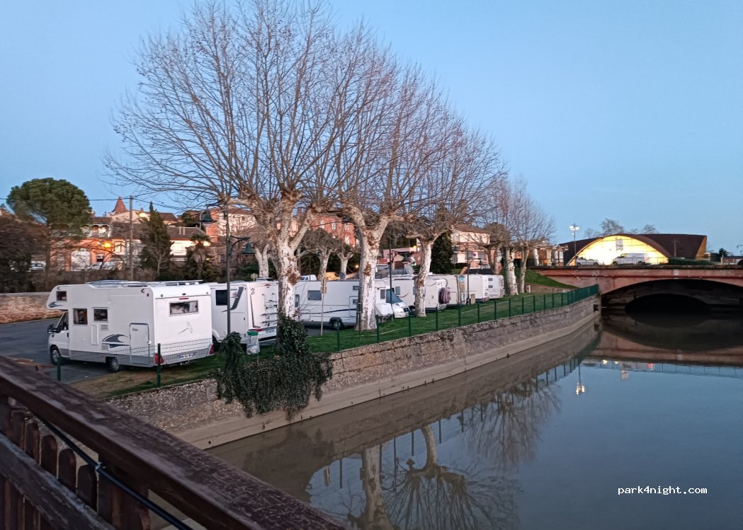 (31190) Auterive - Rue des Docteurs Basset — foto 2