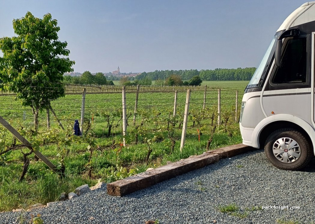 (691 02) Velké Bílovice - 665 Pod Panskýma — foto 2