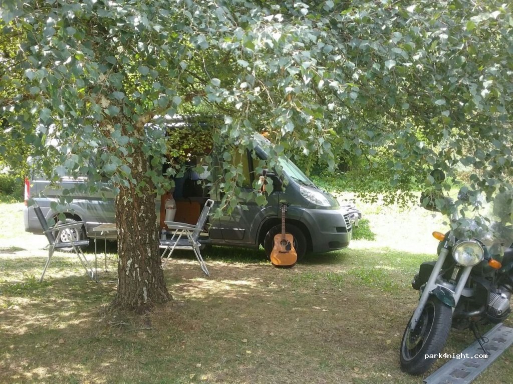 aire naturelle de camping de Cadéac — foto
