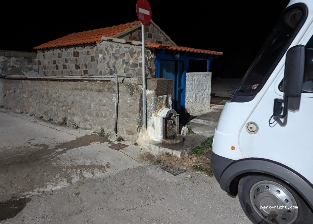 (680 02) Kamariotissa - Unnamed Road — foto