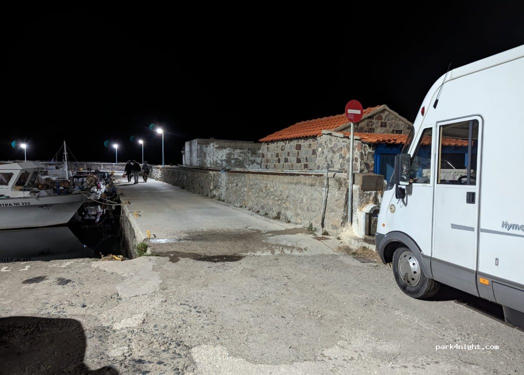(680 02) Kamariotissa - Unnamed Road — foto 2