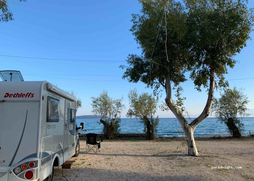 Plaka beach camping — foto 2