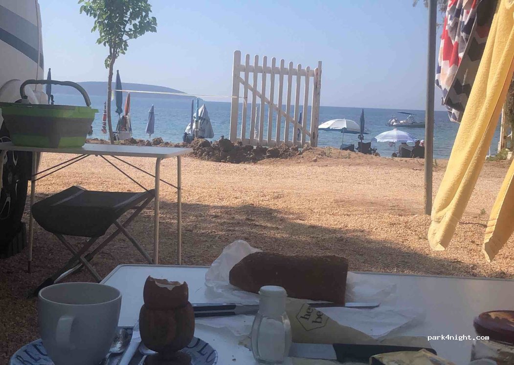 Plaka beach camping — foto 4