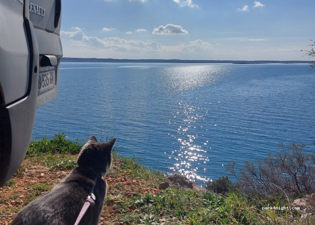 (23244) Starigrad - 72 D8 — foto