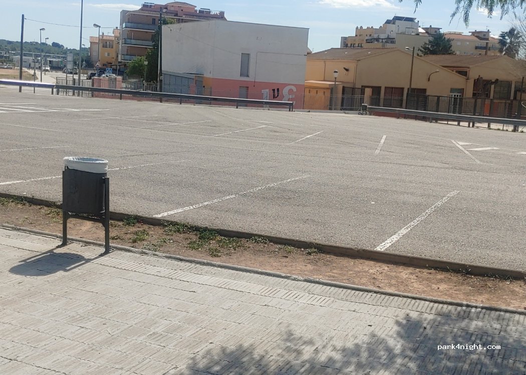 (43700) El Vendrell - 10 Avinguda de les Escoles — foto 2