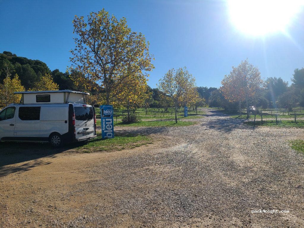 (13330) La Barben - Route de Saint-Cannat — foto 3