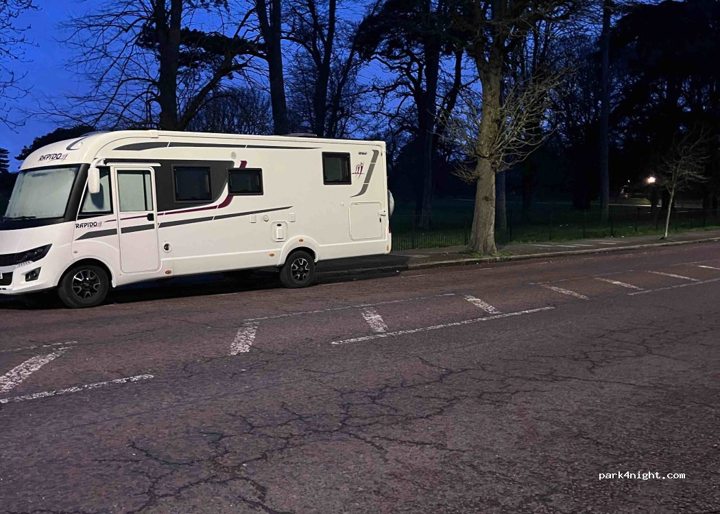 (SE9 2JN) London - 316 Avery Hill Road — foto