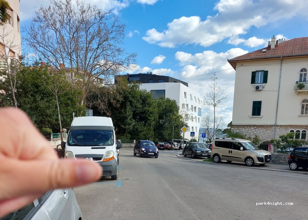 (21000) Split - 2 Trg Mihovila Pavlinovića — foto