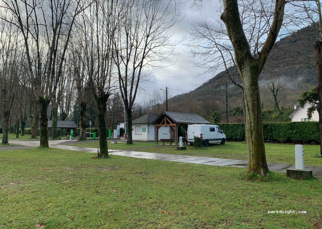 (64260) Izeste - 6-16 Route d'Ossau — foto 3