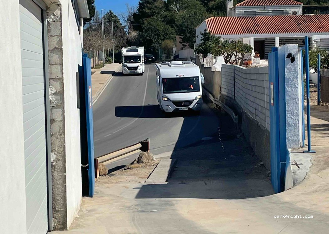Área parking benzal — foto