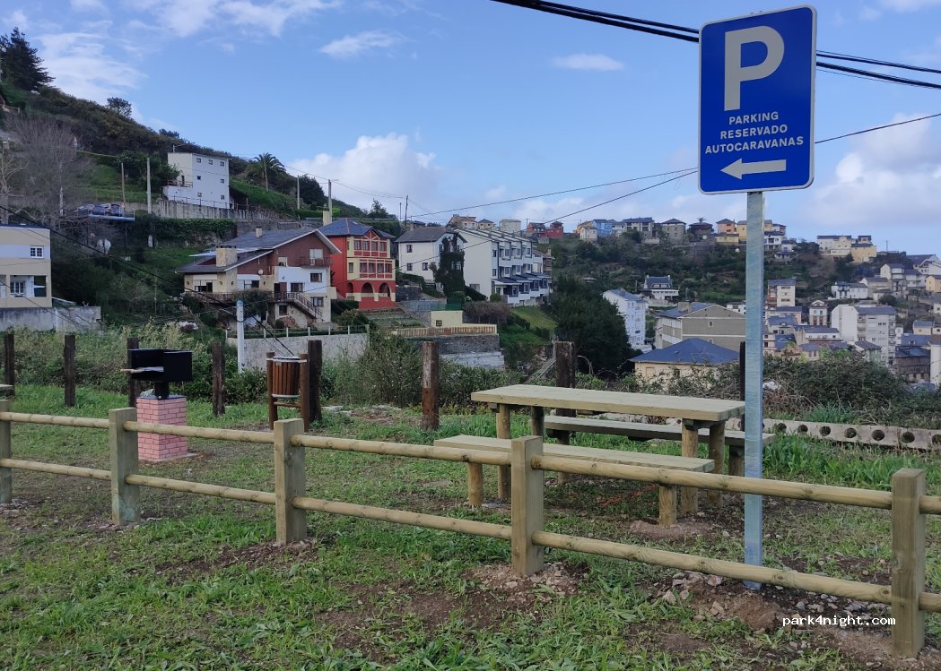 (33700) Luarca - 14 Avenida Estación — foto