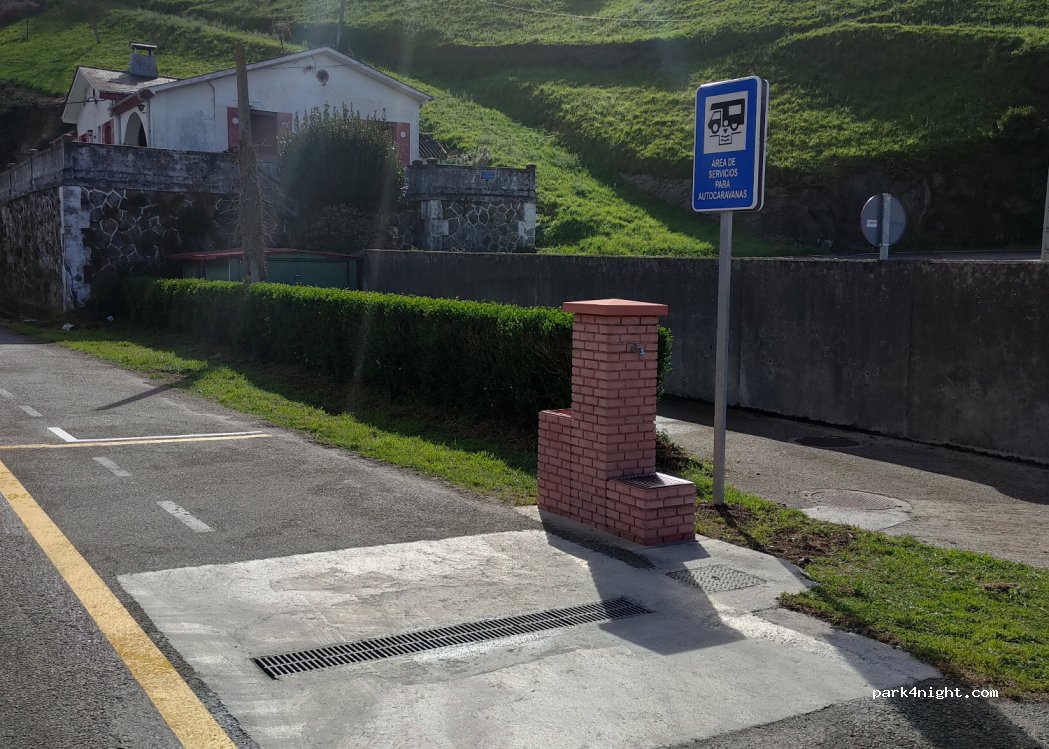 (33700) Luarca - 14 Avenida Estación — foto 2