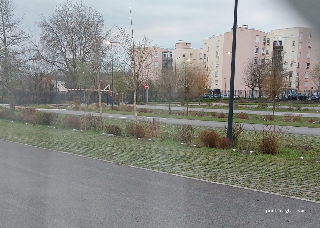 (62219) Longuenesse - 2-4 Avenue Léon Blum — foto
