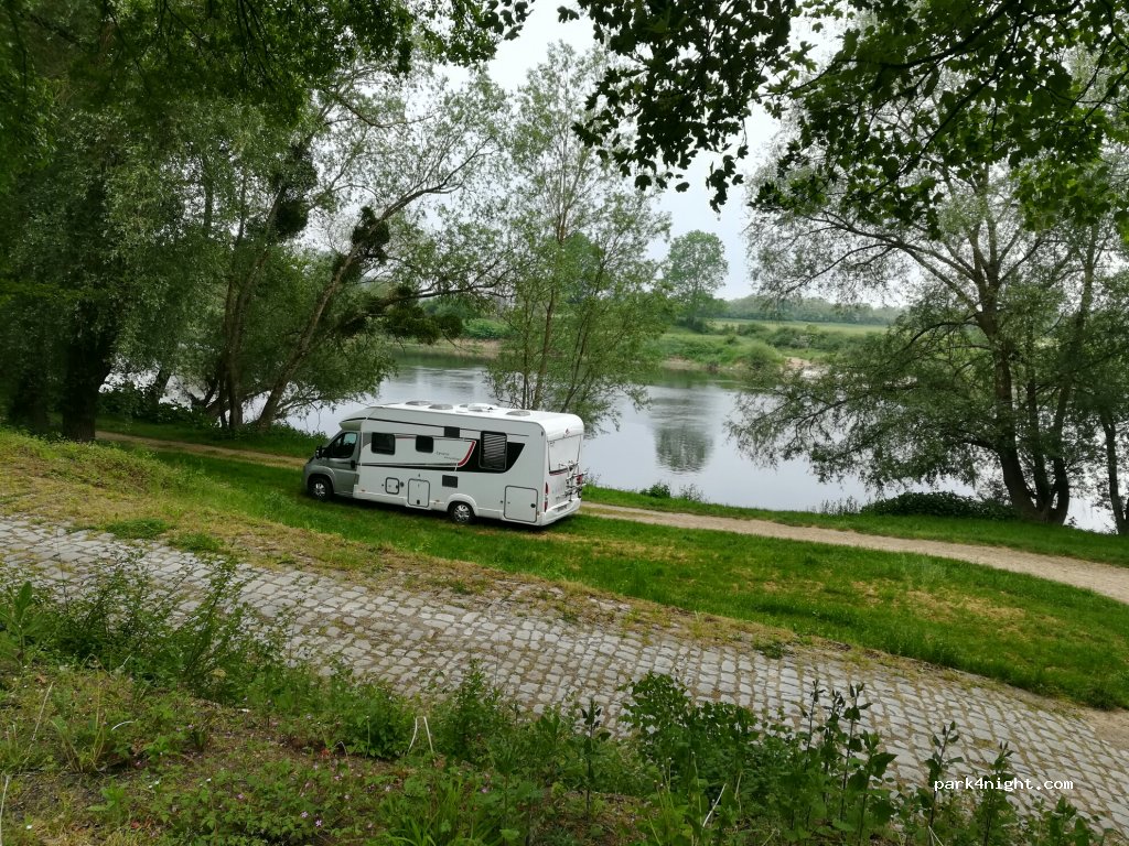 (71140) Saint-Aubin-sur-Loire - Rue du Bord de Loire — foto 2